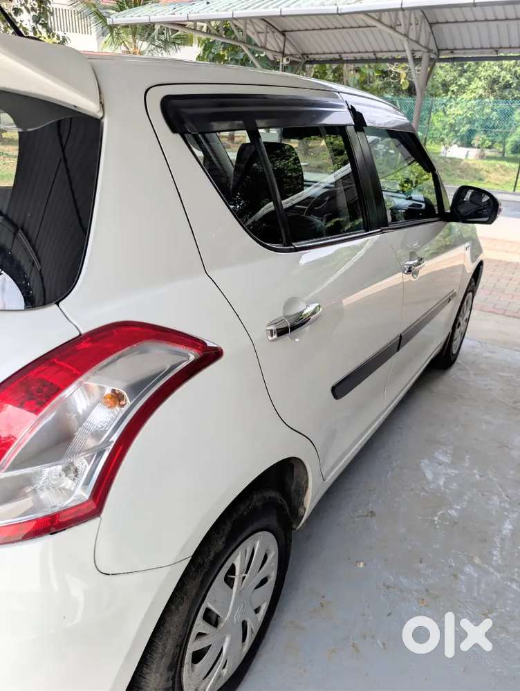 Maruti Suzuki Swift (2015) - Transfer Sale  Maruti Service Maintained