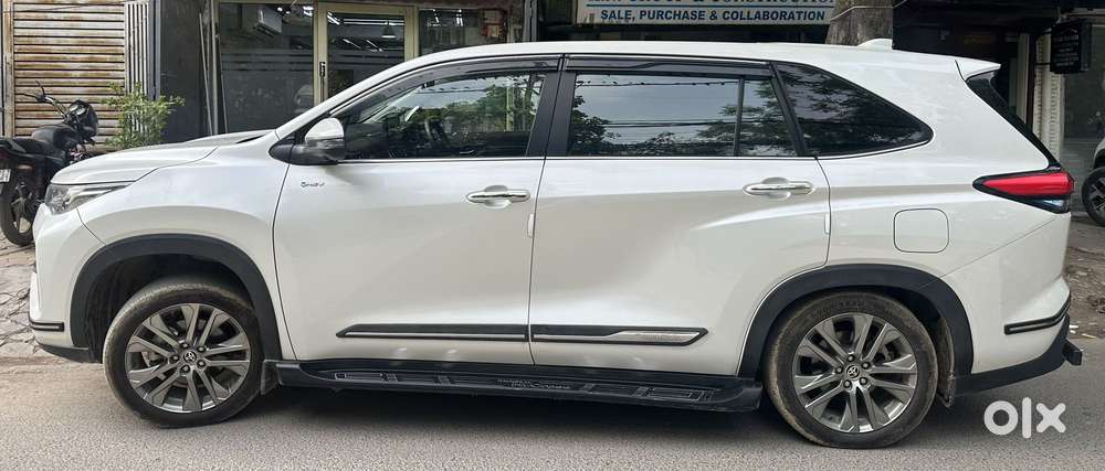 Toyota Innova Hycross 2.0 Zx (o) Hybrid 7 Str, 2025, Petrol