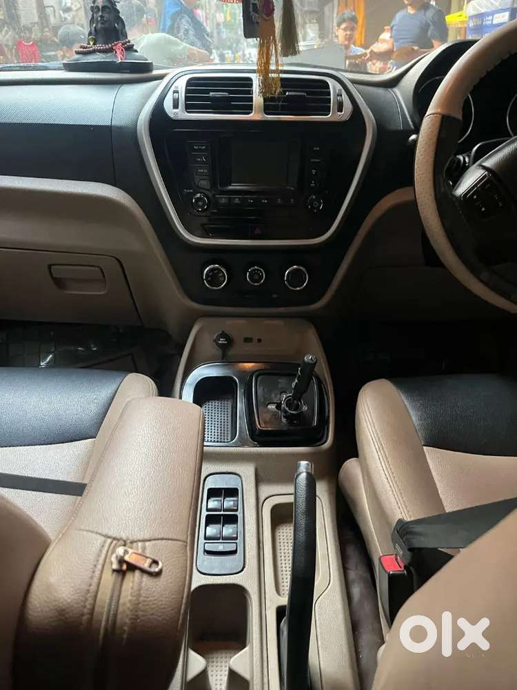 Mahindra Tuv 300 Plus 2018