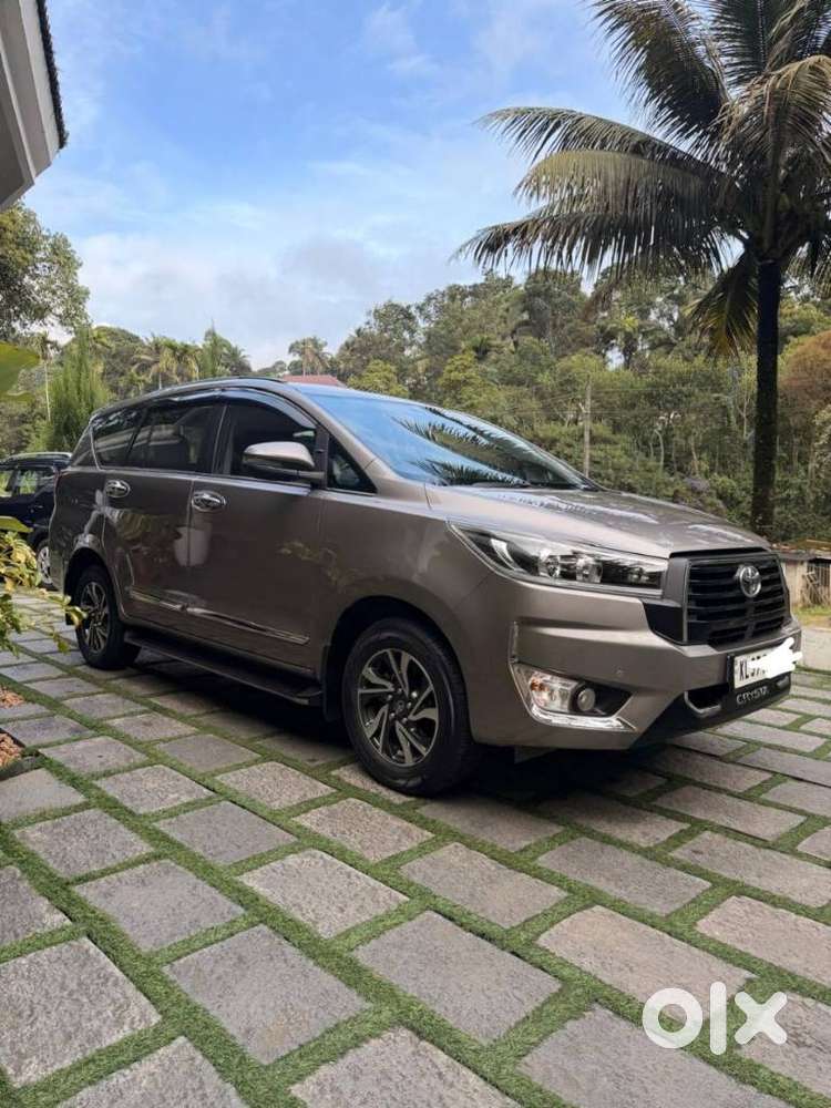 Toyota Innova Crysta 2.4 V, 2023