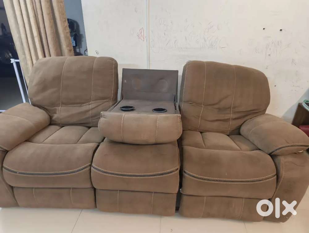 5 Years Old 3 Seater Recliner Sofa with Centre Console – Good Conditio