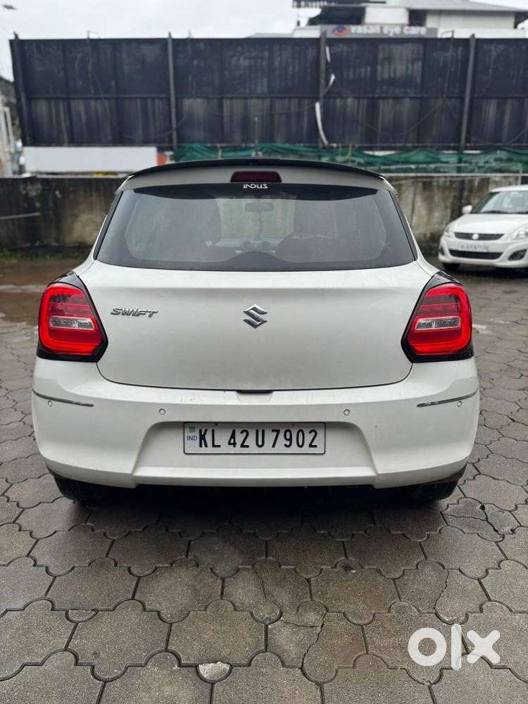 Maruti Suzuki Swift Vxi + Manual, 2022, Petrol