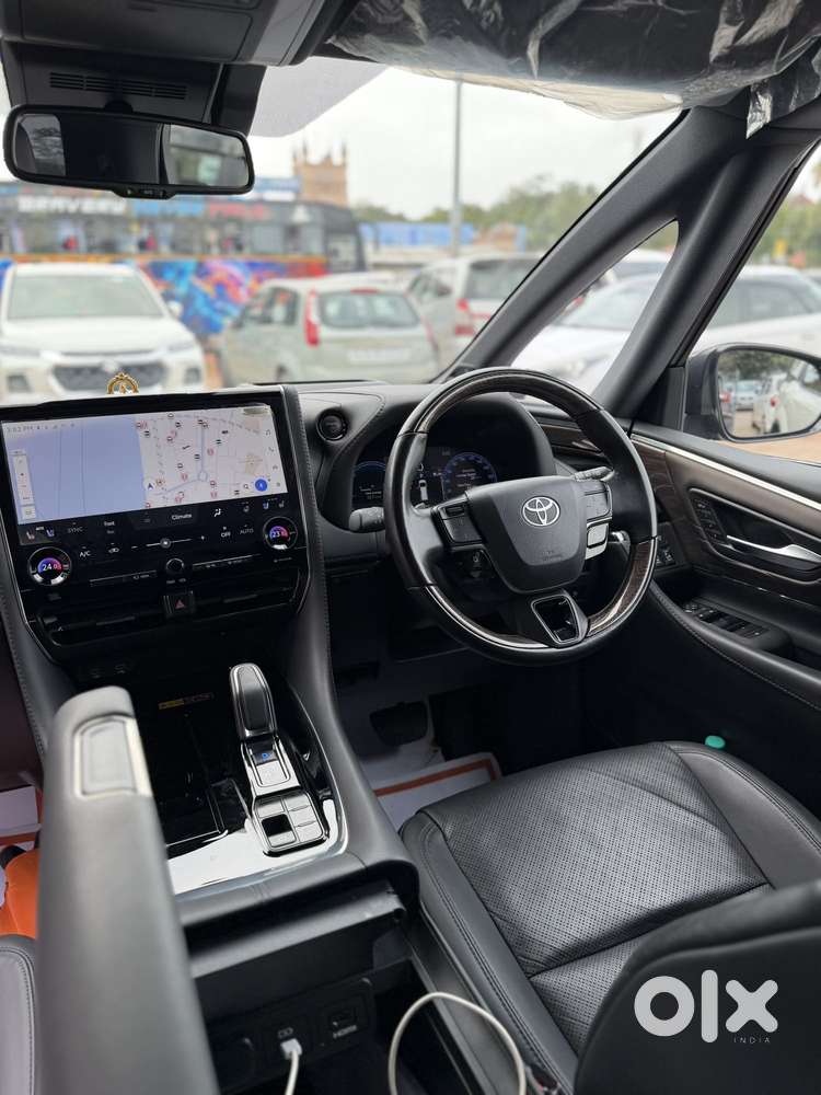 Toyota Vellfire Vip – Executive Lounge, 2025, Petrol