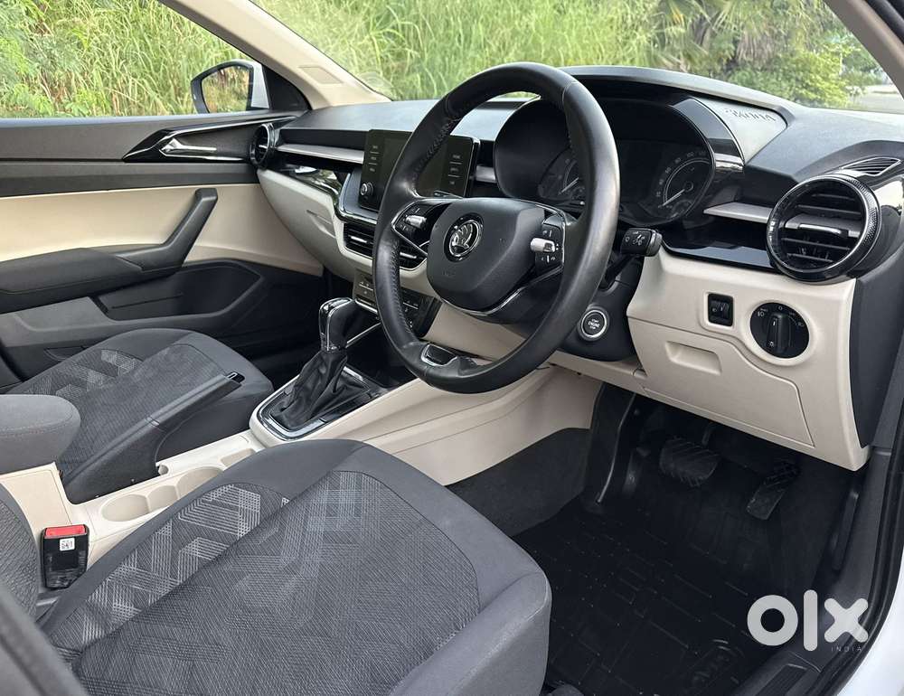 Skoda Slavia 1.0 Ambition Tsi At, 2022, Petrol