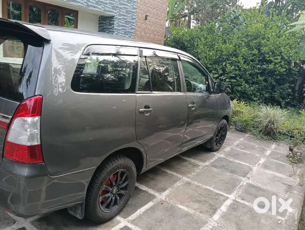 Toyota Innova 2.5 G4 Diesel 8 Seater 2010 Model Grey Mica - Negotiable