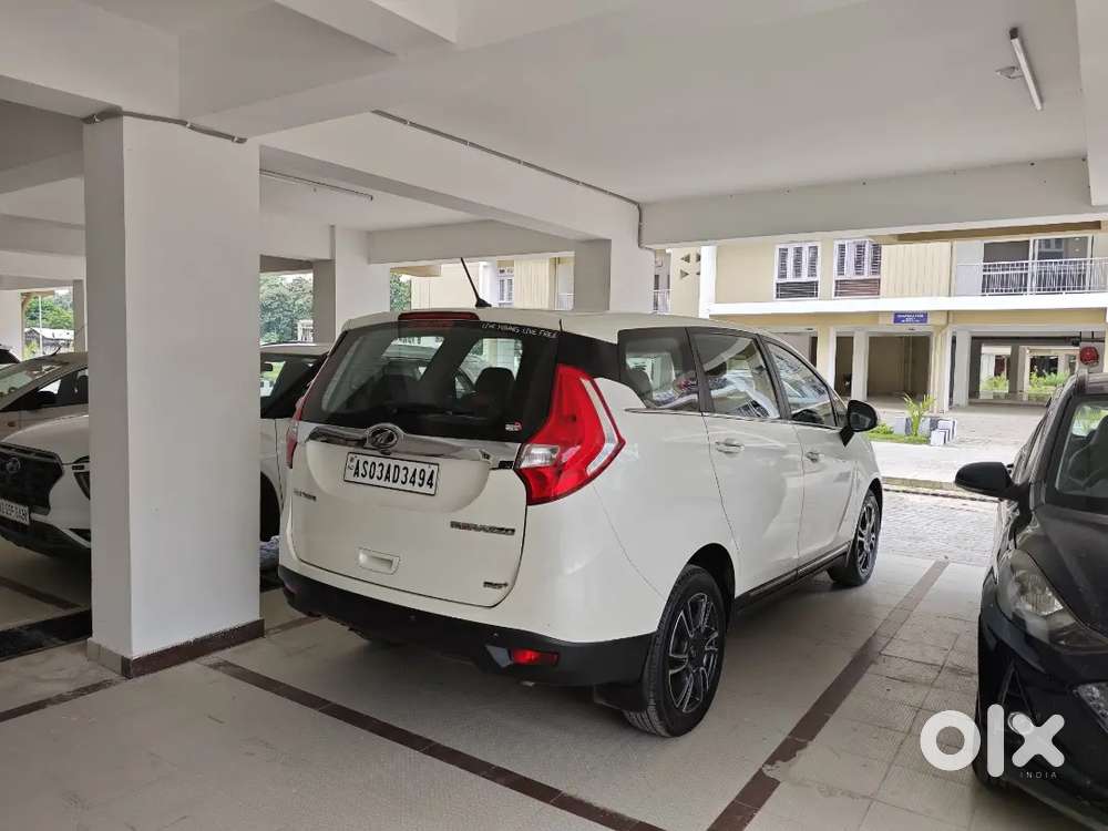 Mahindra Marazzo M6 Plus