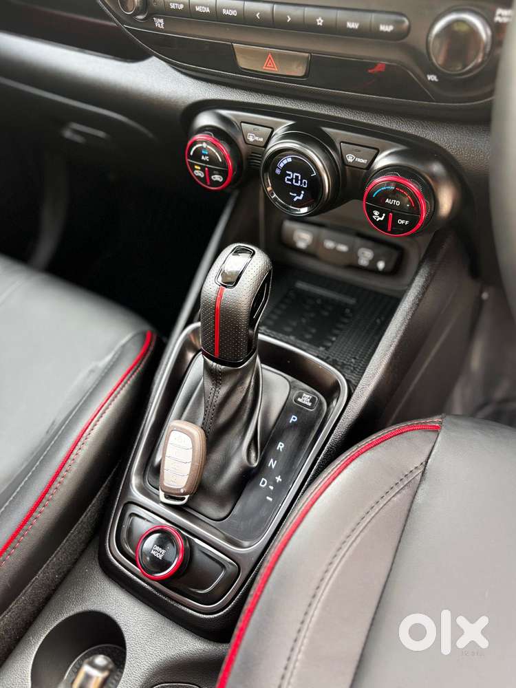 Hyundai Venue 1.0 Sx (o) Turbo Dual Tone, 2025, Petrol