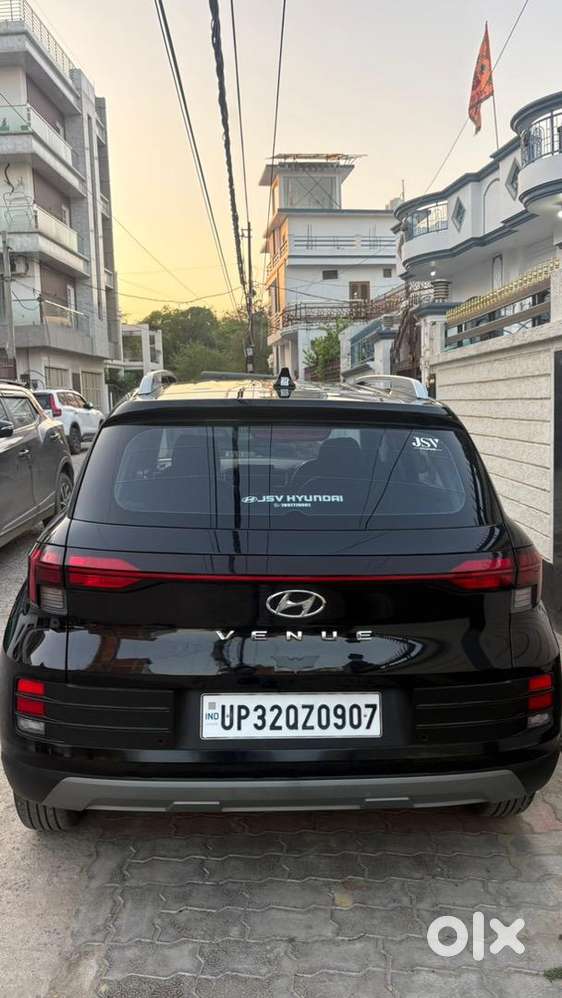 Hyundai Venue 2025 Diesel 8000 Km Driven
