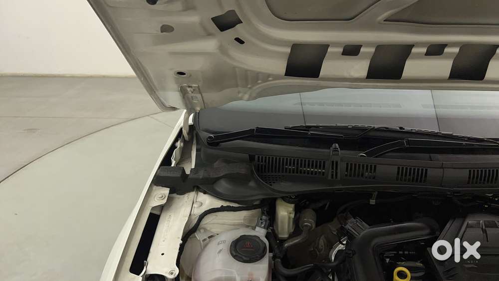 Skoda Slavia Style 1.0l Tsi At, 2022, Petrol