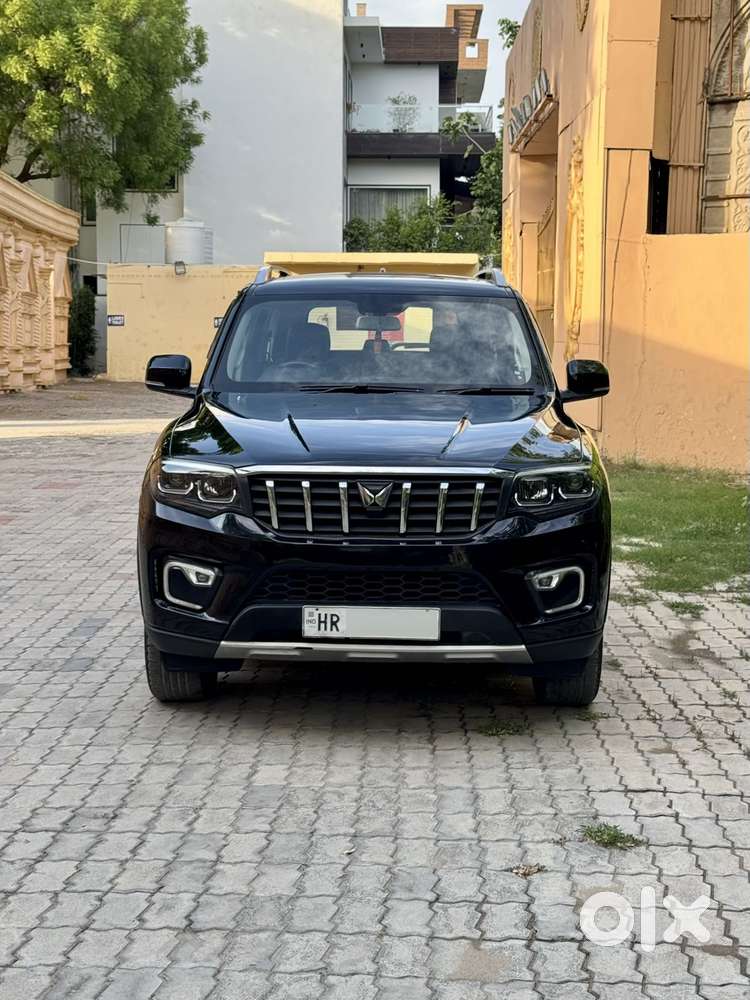Mahindra Scorpio N Z8 Petrol At 7 Str, 2025, Petrol