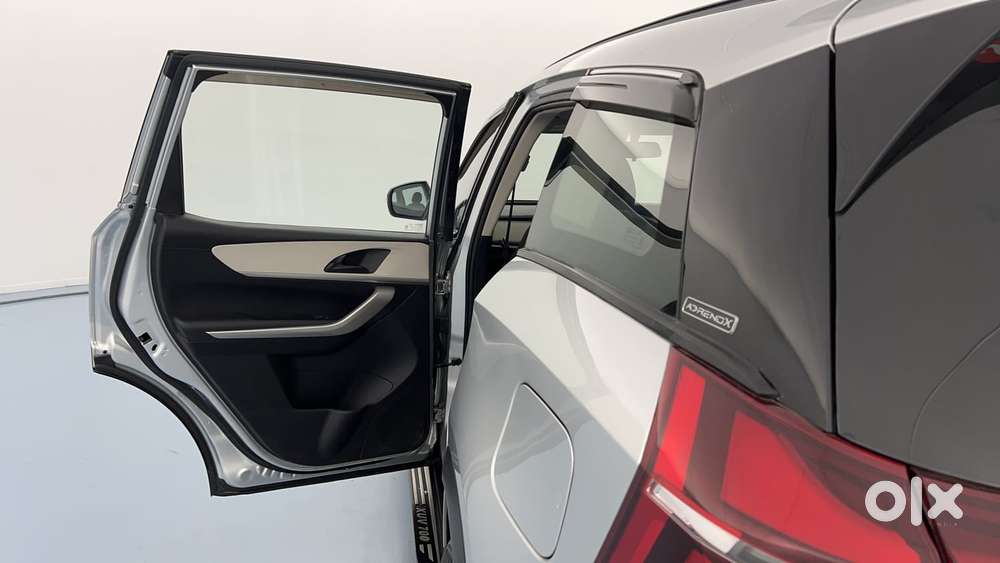 Mahindra Xuv700 2.0 Ax 3 Petrol At 5 Str, 2021, Petrol