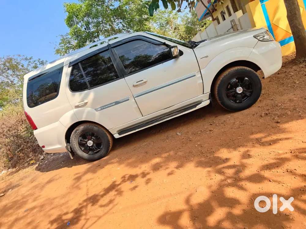 Tata Safari Storme 2013 Diesel Manual Car