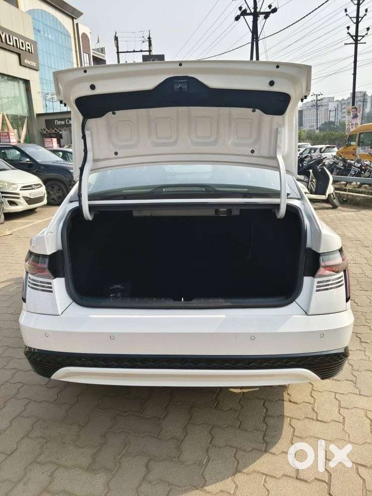 Hyundai Verna 1.5 Sx (o) Vtvt, 2024, Petrol