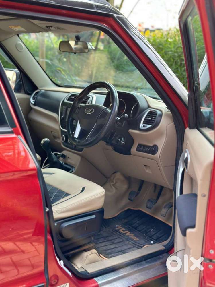 Mahindra Tuv 300 T10 Dual Tone, 2018, Diesel