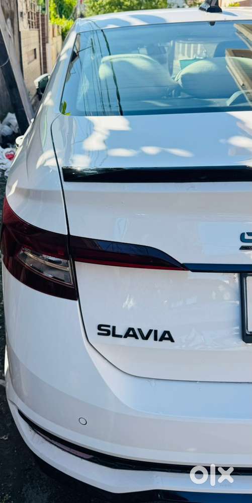 Skoda Slavia Sportsline A/t 1.0 Tsi  Candy White Colour
