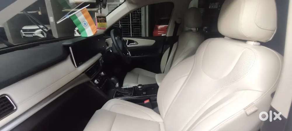 Mahindra Xuv700 Ax7 2025