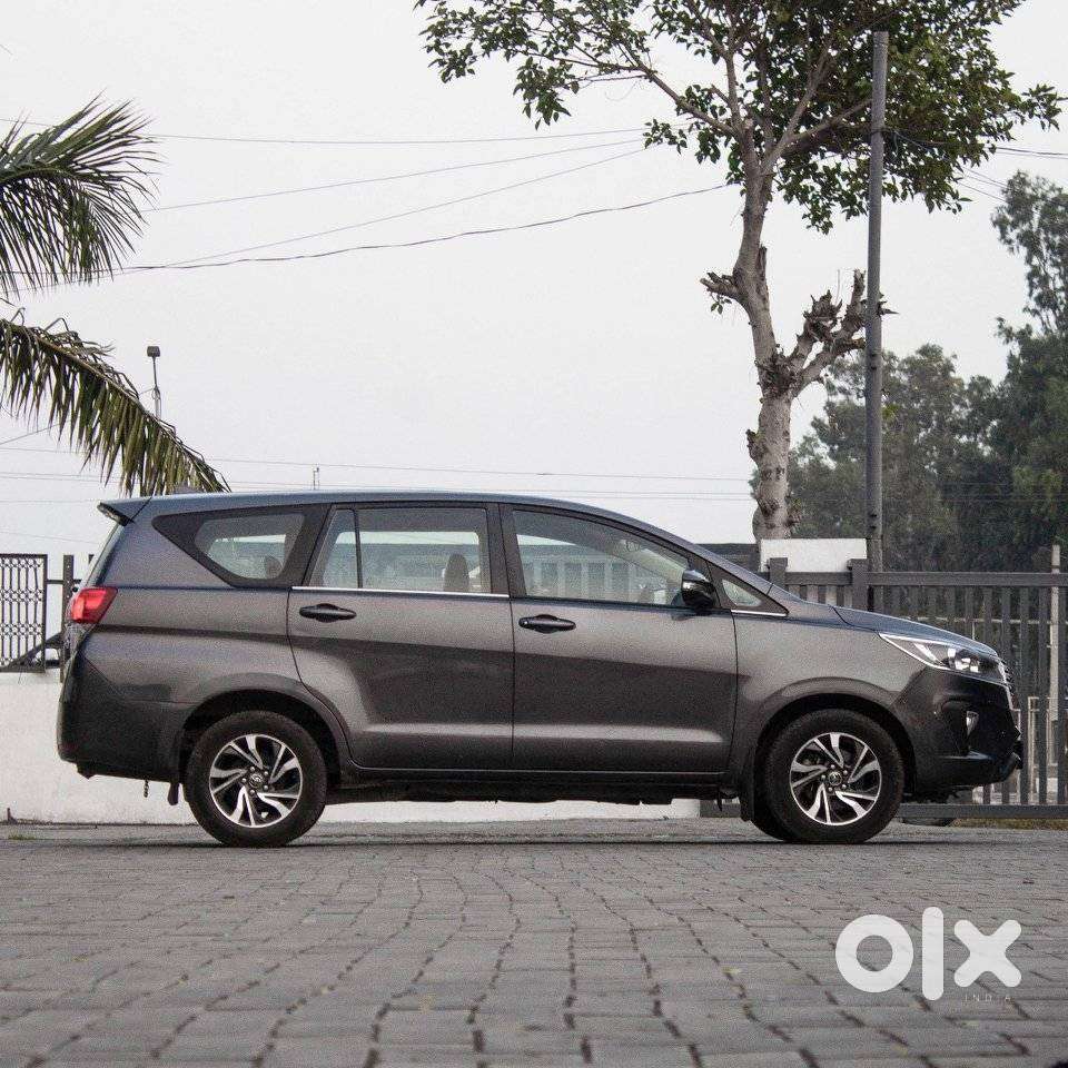 Toyota Innova Crysta