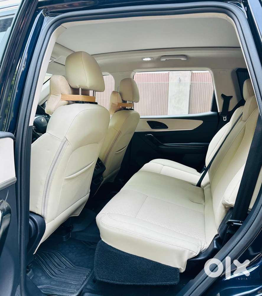 Mahindra Xuv700 2.0 Ax 5 Petrol At Str, 2022, Petrol