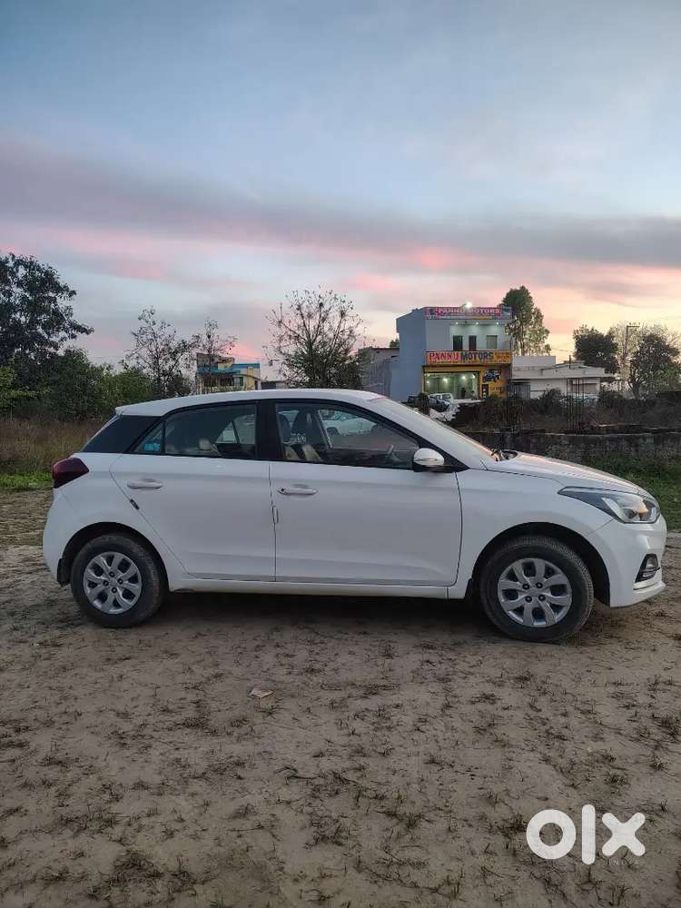 Hyundai I20 Sportz 2018 Petrol  1st Owner  Doctor Driven