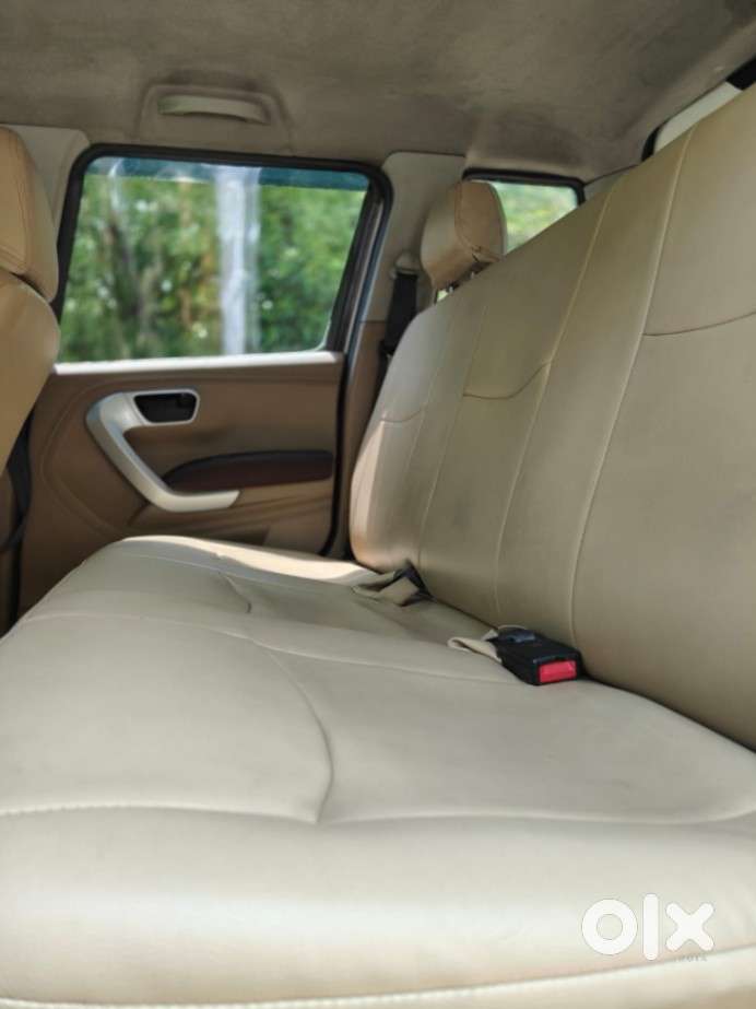 Mahindra Tuv 300 Mhawk100 T8, 2018, Petrol