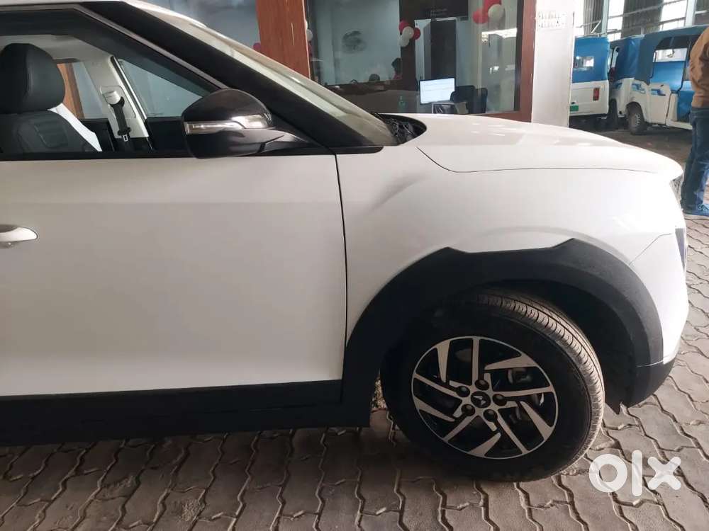 Mahindra Xuv 3xo 2025 Petrol 2500 Km Driven