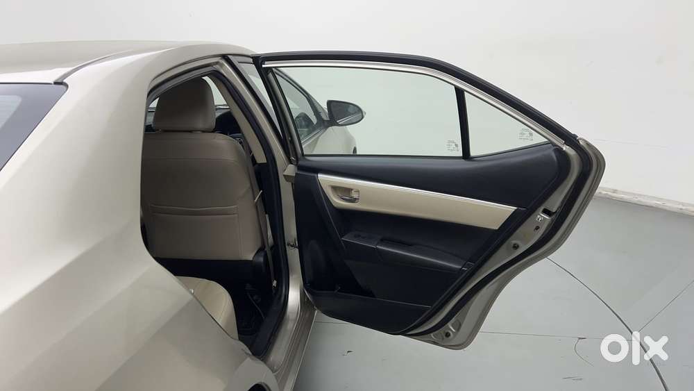 Toyota Corolla Altis 2013-2017 Vl At, 2016, Petrol