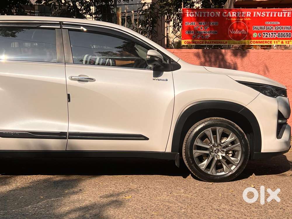 Toyota Innova Hycross 2.0 Zx (o) Hybrid 7 Str, 2025, Petrol