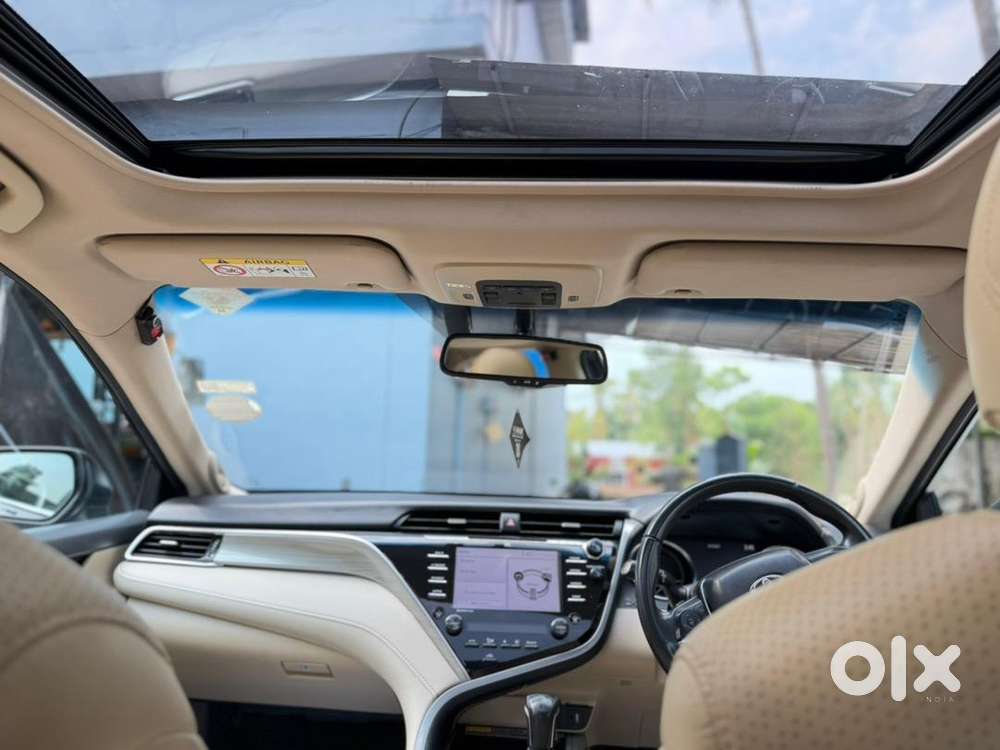 Tayota Camry Hybrid Sunroof