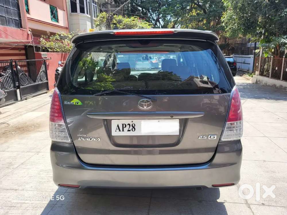 Toyota Innova 8 Seater Diesel 2011