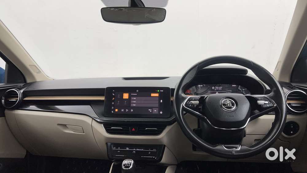 Skoda Slavia Style 1.0l Tsi Mt, 2022, Petrol