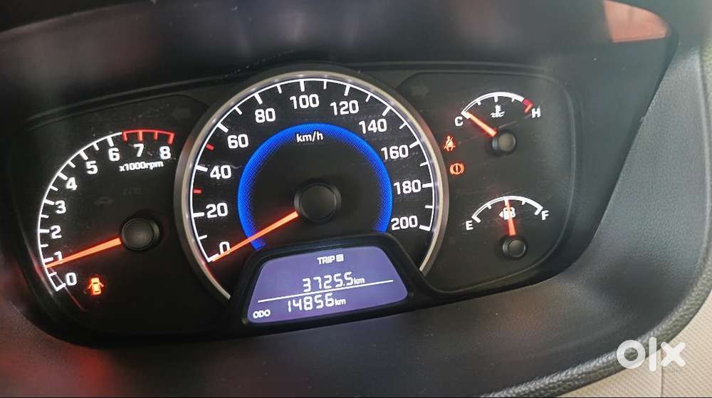 Hyundai Grand I10 2018 Reverse Camera Available And Apple Carplay