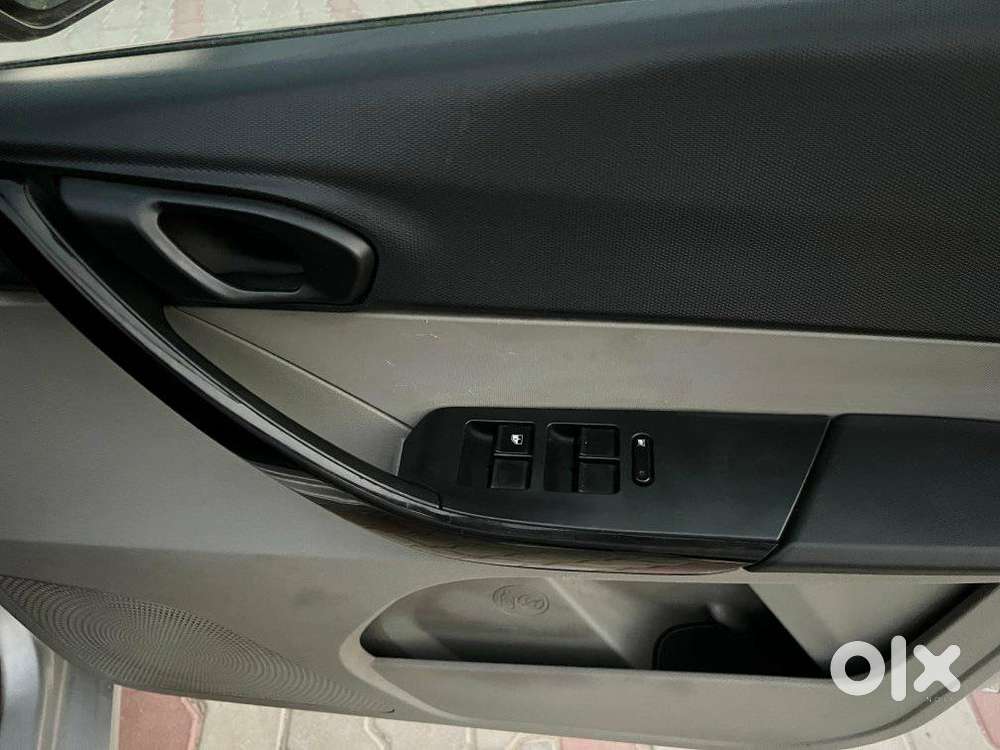 Tata Tiago 1.2 Revotron Xt Option, 2018, Petrol
