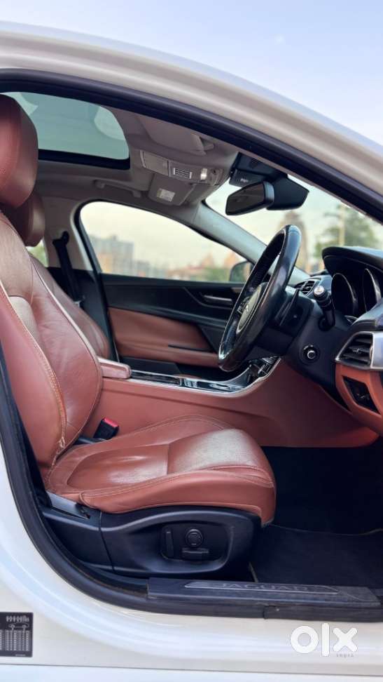 Jaguar Xe Portfolio, 2017, Petrol