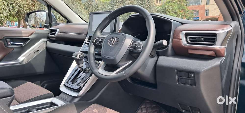 Toyota Innova Hycross 2.0 Vx Hybrid 8 Str, 2025, Petrol