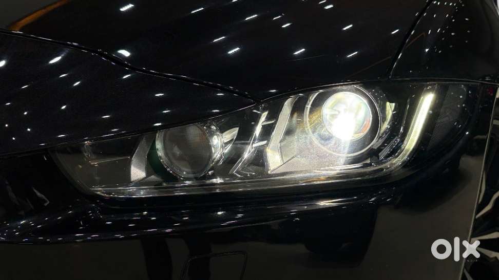 Jaguar Xe Portfolio, 2017, Petrol