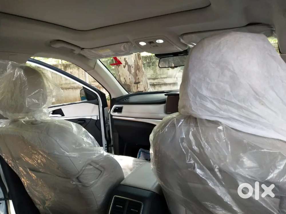 Mahindra Xuv700 2022 Petrol 10000 Km Driven