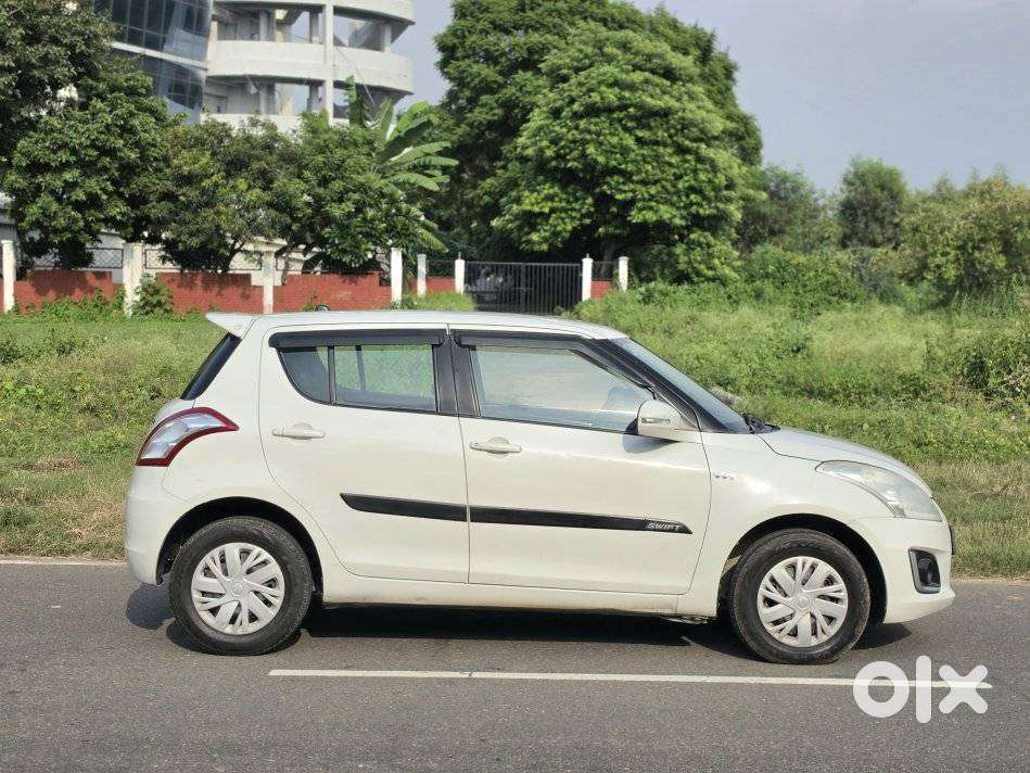 Maruti Suzuki Swift Vxi + Manual, 2016, Petrol
