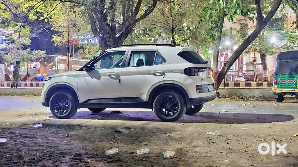 Hyundai Venue 2024 Petrol 26000 Km Driven