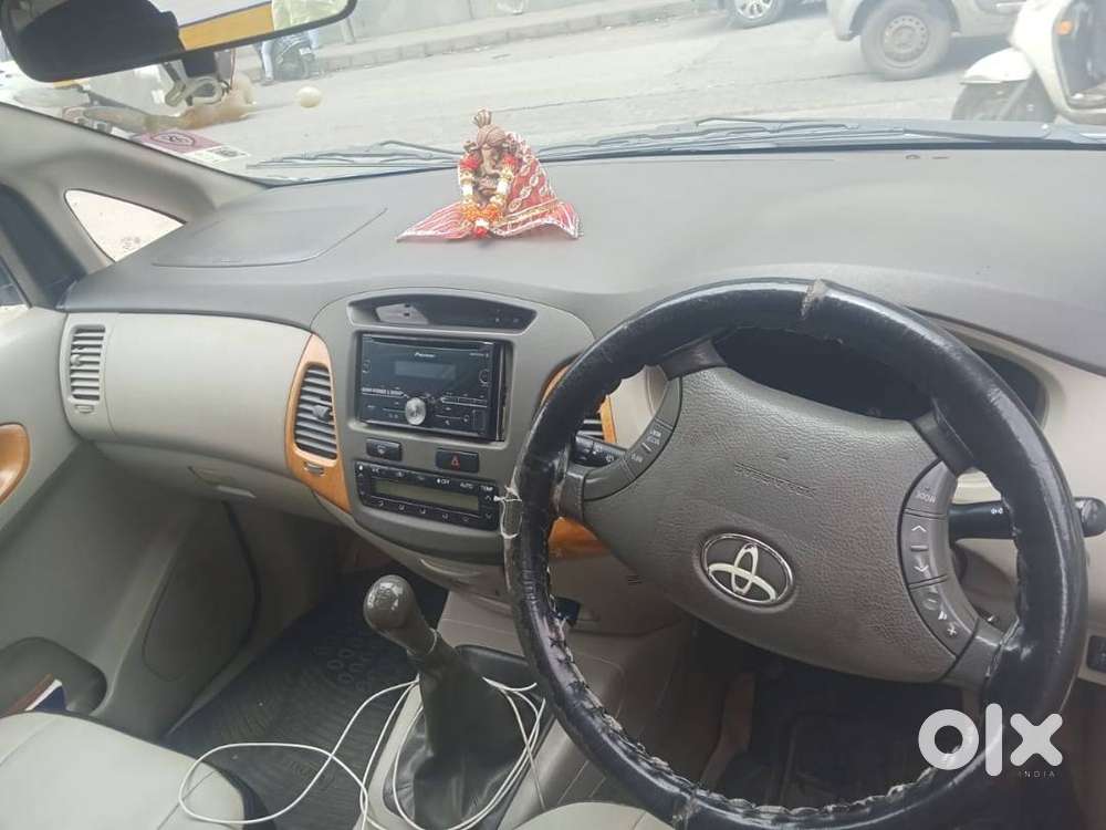 Toyota Innova 2.0 V 2010