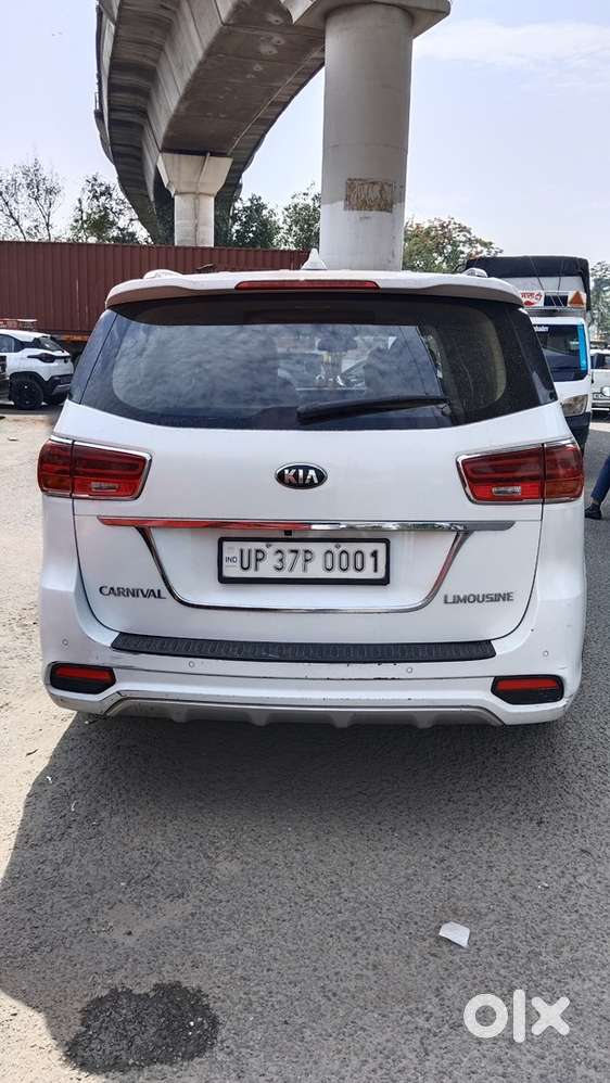 Kia Carnival Limousine Vip Number 0001