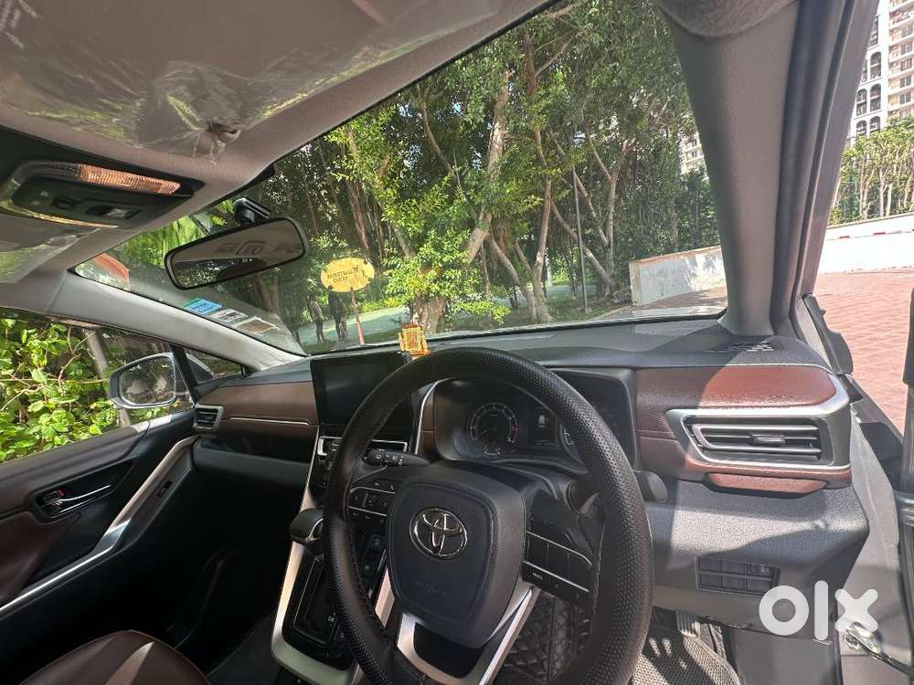 Toyota Innova Hycross Gx 2025 Year