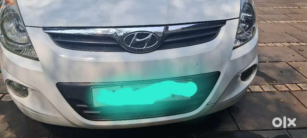 Hyundai I20 Asta Abs With Sunroof 2011