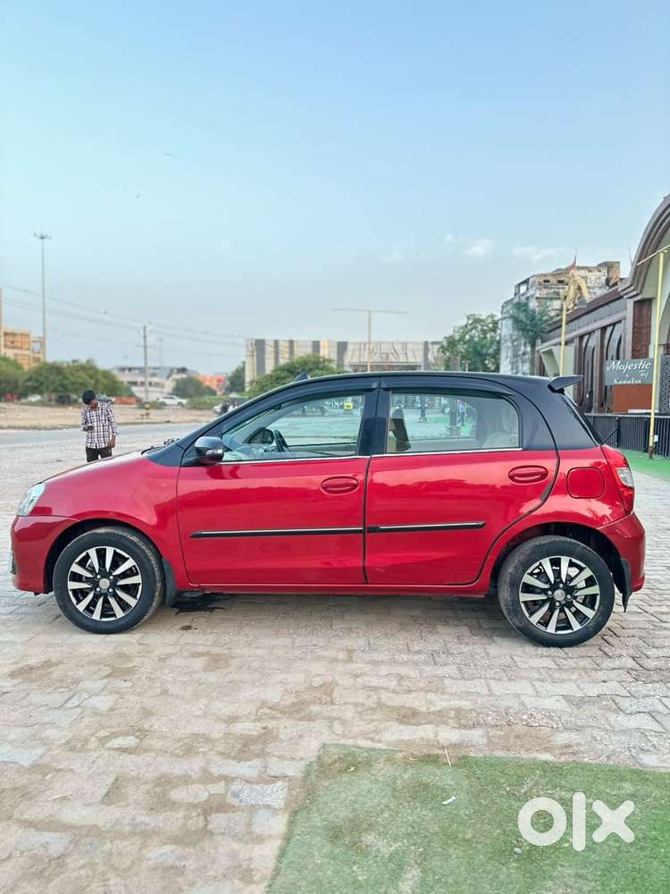 Toyota Etios Liva V Dual Tone, 2019, Petrol