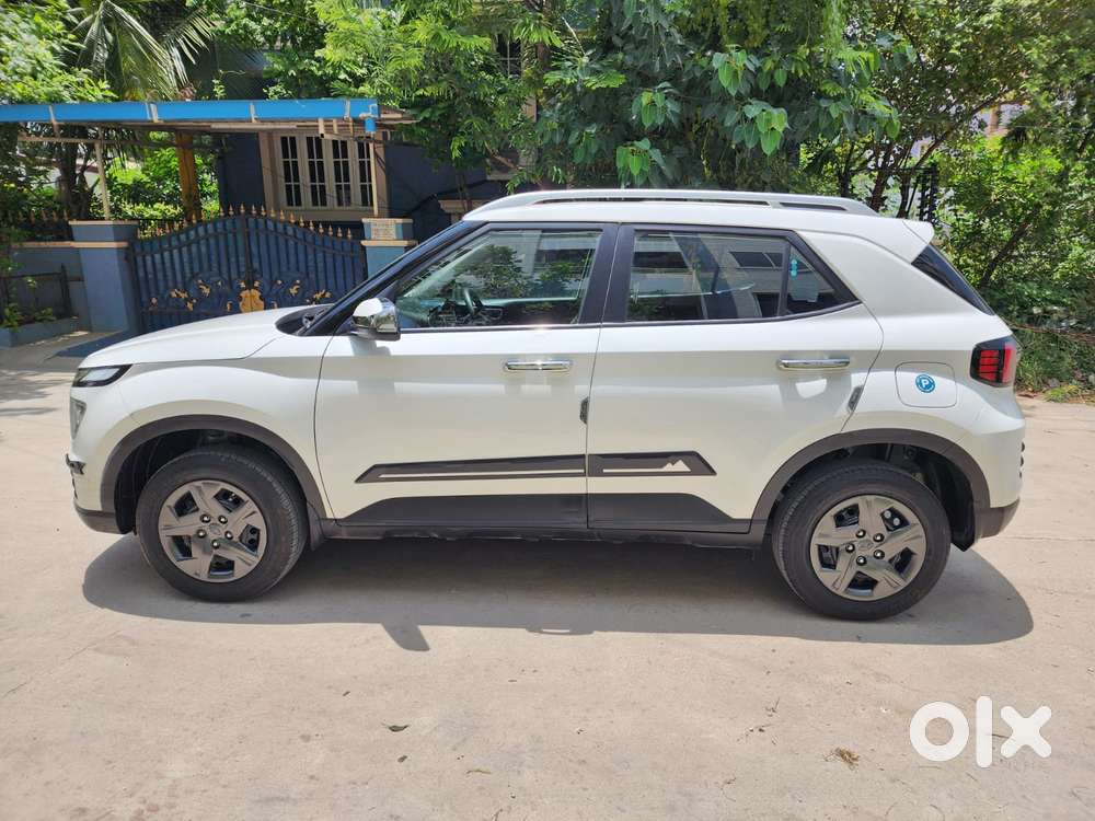 Hyundai Venue 1.2 S (o), 2024, Petrol