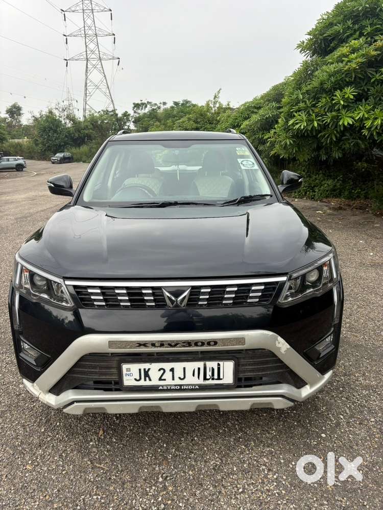 2023 Xuv300 W6 Diesel  Sunroof  26,000 Km  Excellent Condition