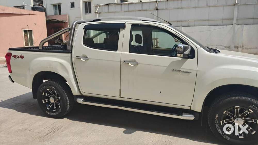 Isuzu D-max V-cross 2018 Diesel Good Condition