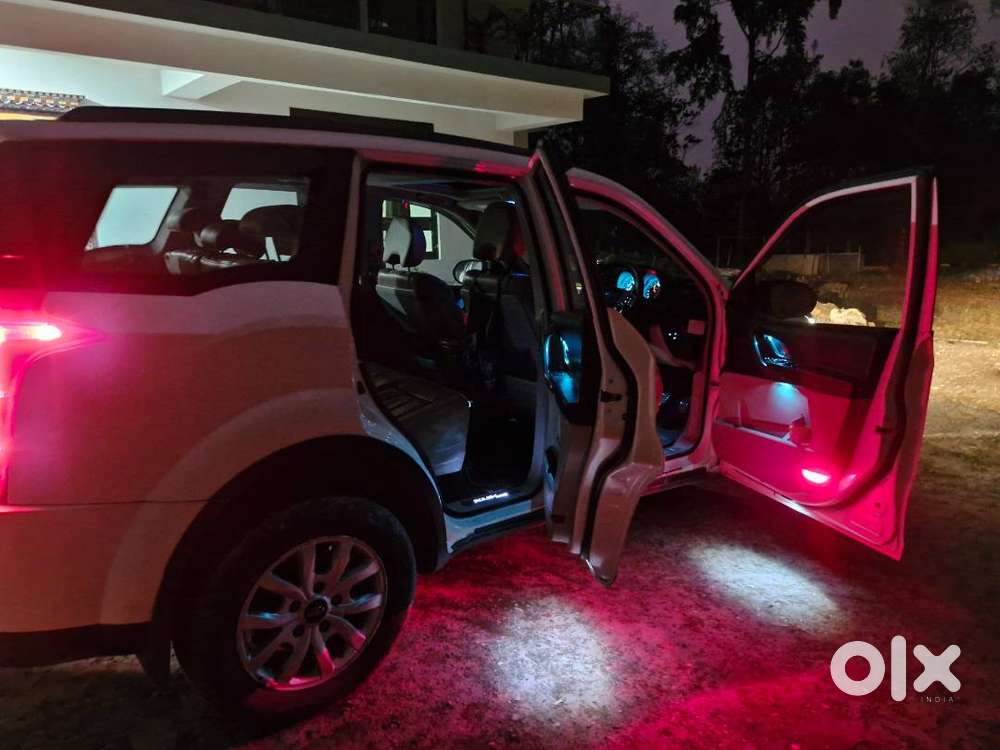 Xuv 500 W10 Well Maintained, Urgent Sell