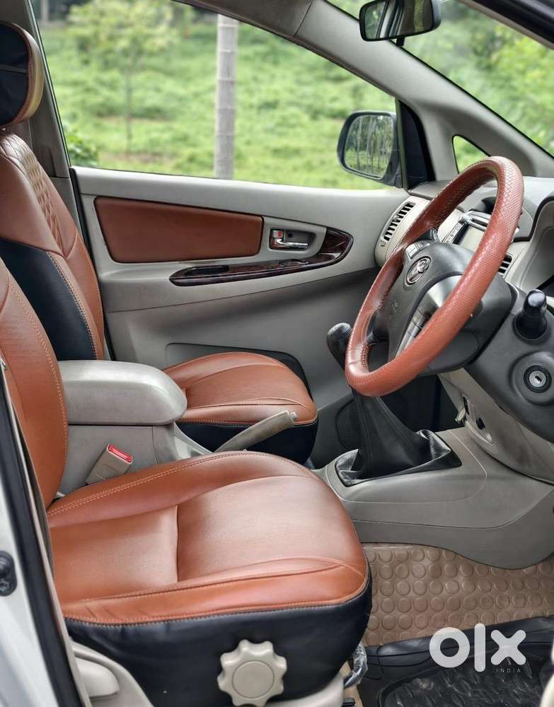 Toyota Innova V 2013