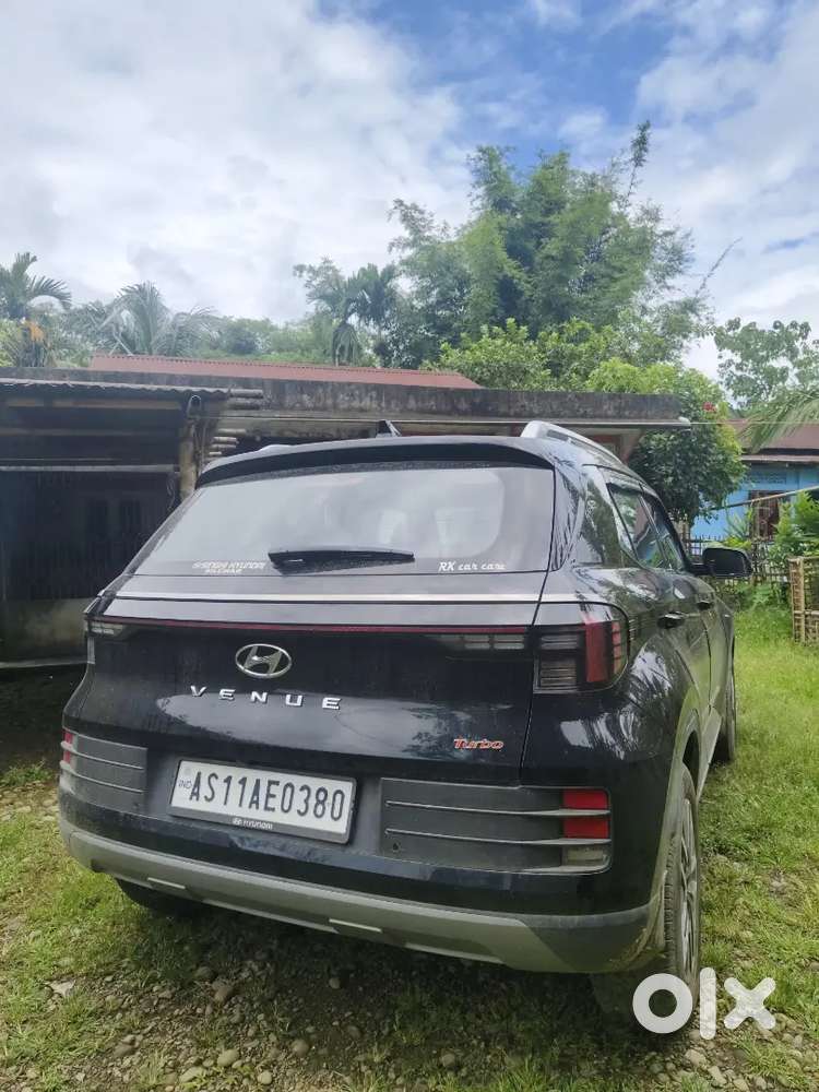 Hyundai Venue 2024 Petrol Well Maintained