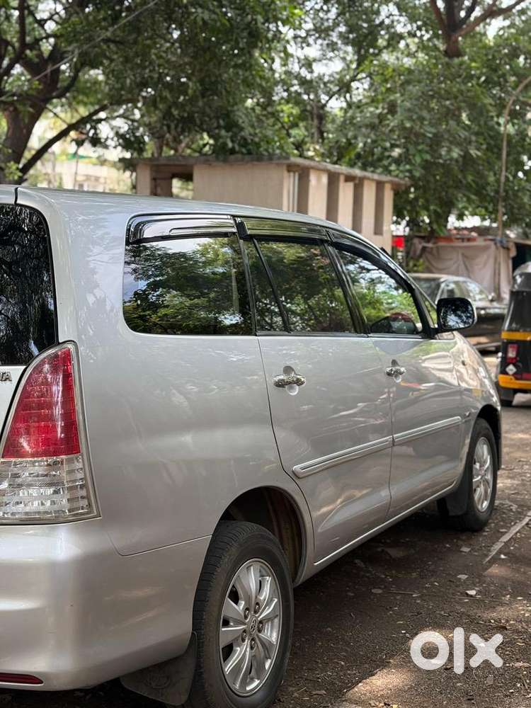 Toyota Innova 2010 2.5 V Model